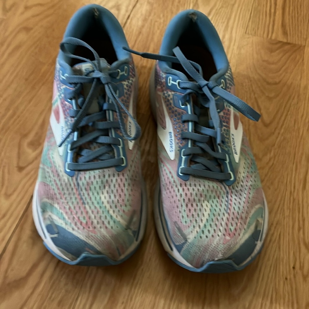 Women’s Running Sneaker size 9.5